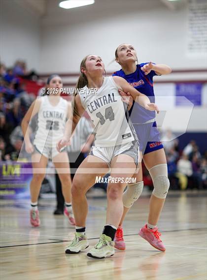 Thumbnail 1 in Selinsgrove vs. Central Columbia (PIAA District 4 Class 4A Semifinal) photogallery.