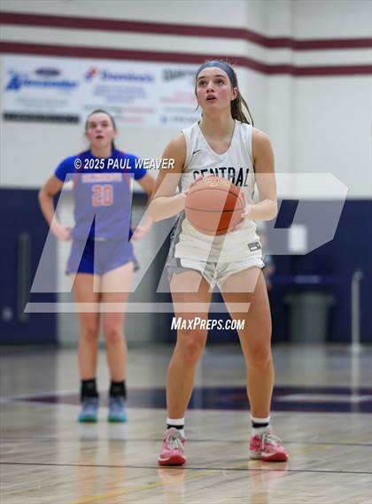 Thumbnail 1 in Selinsgrove vs. Central Columbia (PIAA District 4 Class 4A Semifinal) photogallery.