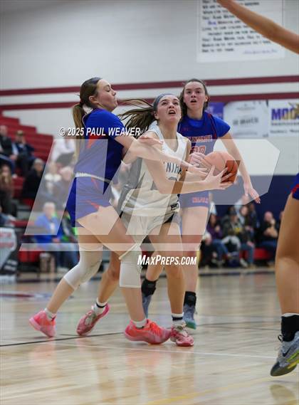 Thumbnail 3 in Selinsgrove vs. Central Columbia (PIAA District 4 Class 4A Semifinal) photogallery.