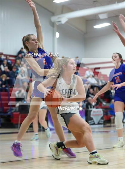 Thumbnail 1 in Selinsgrove vs. Central Columbia (PIAA District 4 Class 4A Semifinal) photogallery.