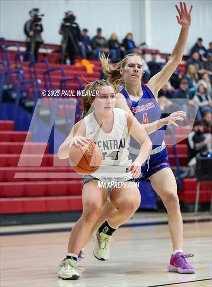 Thumbnail 2 in Selinsgrove vs. Central Columbia (PIAA District 4 Class 4A Semifinal) photogallery.