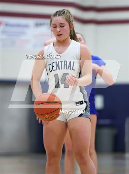 Thumbnail 3 in Selinsgrove vs. Central Columbia (PIAA District 4 Class 4A Semifinal) photogallery.