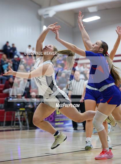 Thumbnail 1 in Selinsgrove vs. Central Columbia (PIAA District 4 Class 4A Semifinal) photogallery.