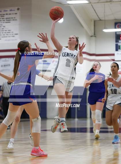 Thumbnail 2 in Selinsgrove vs. Central Columbia (PIAA District 4 Class 4A Semifinal) photogallery.