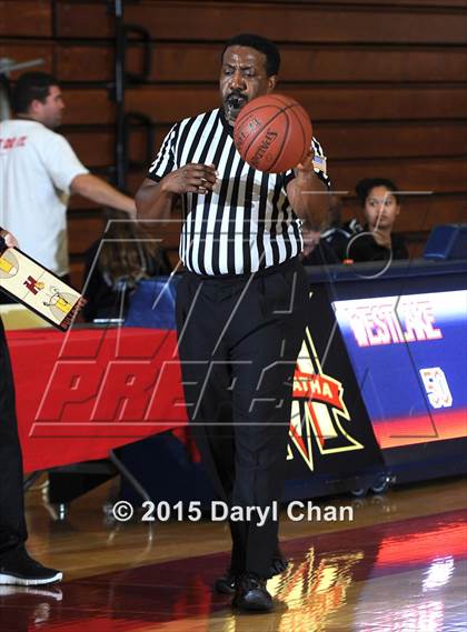 Thumbnail 1 in Highland vs. Westlake (Rose City Roundball Classic) photogallery.