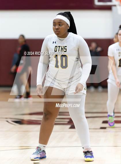 Thumbnail 3 in O'Fallon vs. Alton (IHSA 4A Sectional Semifinal) photogallery.