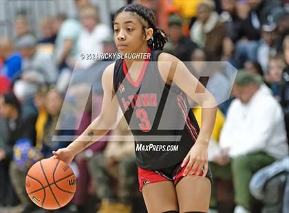 Thumbnail 3 in O'Fallon vs. Alton (IHSA 4A Sectional Semifinal) photogallery.