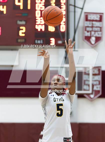 Thumbnail 1 in O'Fallon vs. Alton (IHSA 4A Sectional Semifinal) photogallery.