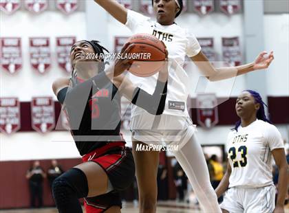 Thumbnail 2 in O'Fallon vs. Alton (IHSA 4A Sectional Semifinal) photogallery.