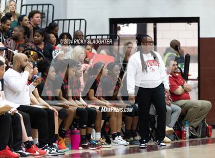 Thumbnail 3 in O'Fallon vs. Alton (IHSA 4A Sectional Semifinal) photogallery.
