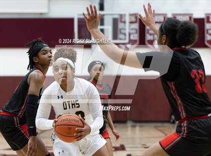 Thumbnail 1 in O'Fallon vs. Alton (IHSA 4A Sectional Semifinal) photogallery.
