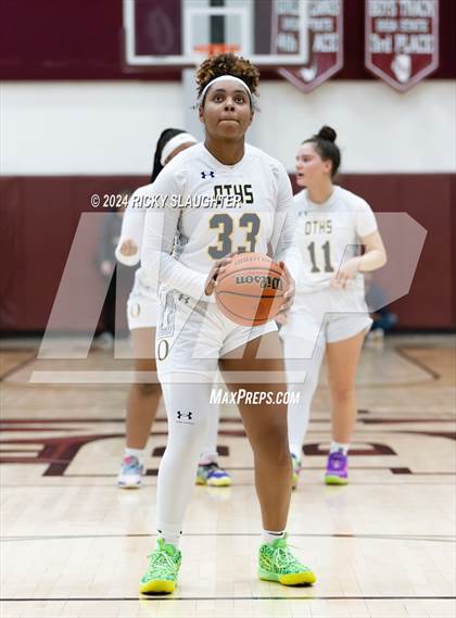 Thumbnail 2 in O'Fallon vs. Alton (IHSA 4A Sectional Semifinal) photogallery.
