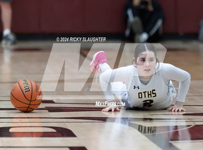 Thumbnail 2 in O'Fallon vs. Alton (IHSA 4A Sectional Semifinal) photogallery.