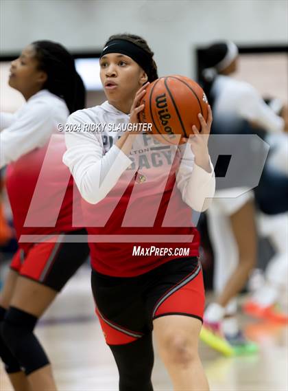 Thumbnail 1 in O'Fallon vs. Alton (IHSA 4A Sectional Semifinal) photogallery.