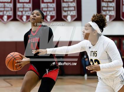 Thumbnail 1 in O'Fallon vs. Alton (IHSA 4A Sectional Semifinal) photogallery.