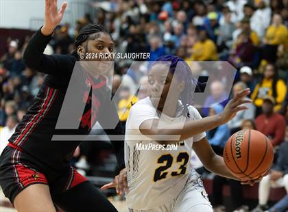Thumbnail 3 in O'Fallon vs. Alton (IHSA 4A Sectional Semifinal) photogallery.