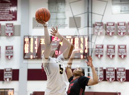 Thumbnail 3 in O'Fallon vs. Alton (IHSA 4A Sectional Semifinal) photogallery.