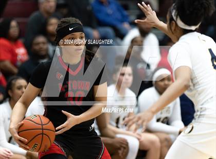 Thumbnail 1 in O'Fallon vs. Alton (IHSA 4A Sectional Semifinal) photogallery.