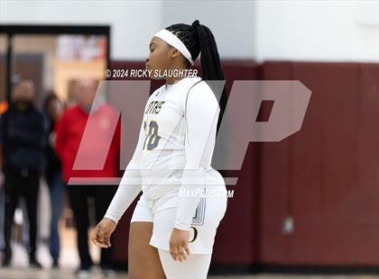 Thumbnail 1 in O'Fallon vs. Alton (IHSA 4A Sectional Semifinal) photogallery.