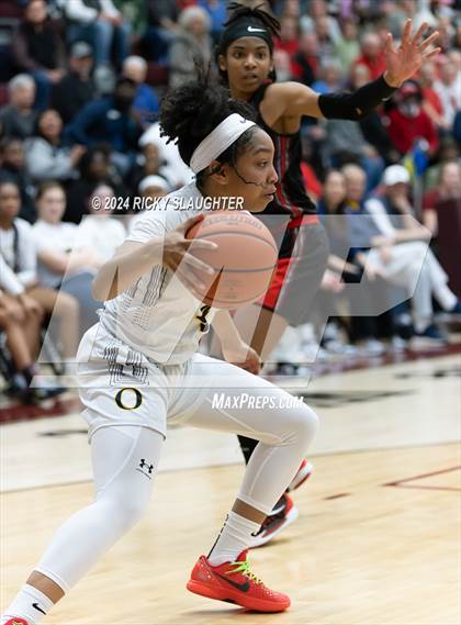 Thumbnail 3 in O'Fallon vs. Alton (IHSA 4A Sectional Semifinal) photogallery.