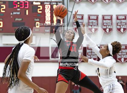 Thumbnail 3 in O'Fallon vs. Alton (IHSA 4A Sectional Semifinal) photogallery.