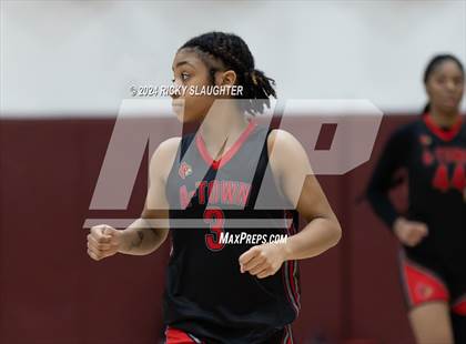 Thumbnail 3 in O'Fallon vs. Alton (IHSA 4A Sectional Semifinal) photogallery.