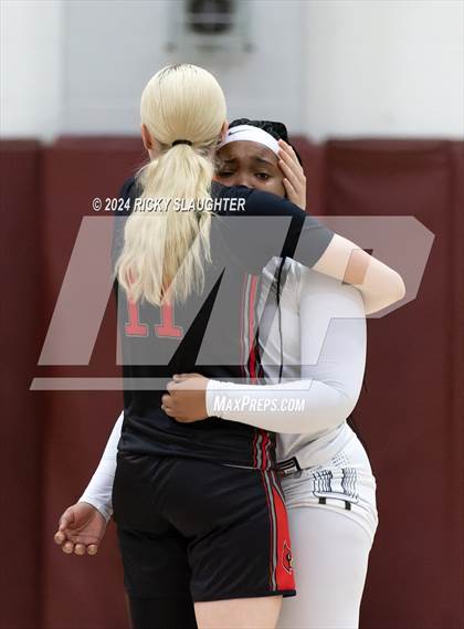 Thumbnail 3 in O'Fallon vs. Alton (IHSA 4A Sectional Semifinal) photogallery.
