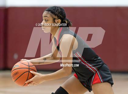 Thumbnail 2 in O'Fallon vs. Alton (IHSA 4A Sectional Semifinal) photogallery.
