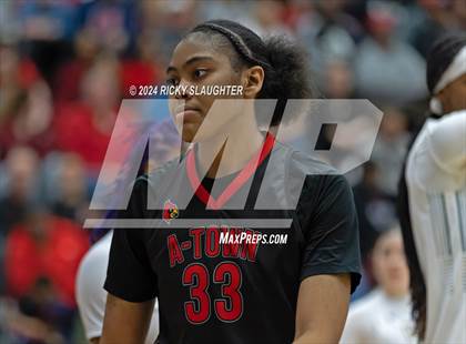 Thumbnail 1 in O'Fallon vs. Alton (IHSA 4A Sectional Semifinal) photogallery.