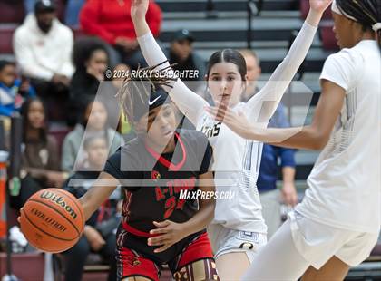 Thumbnail 3 in O'Fallon vs. Alton (IHSA 4A Sectional Semifinal) photogallery.