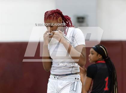 Thumbnail 2 in O'Fallon vs. Alton (IHSA 4A Sectional Semifinal) photogallery.