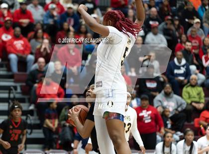 Thumbnail 3 in O'Fallon vs. Alton (IHSA 4A Sectional Semifinal) photogallery.
