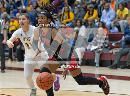 Thumbnail 3 in O'Fallon vs. Alton (IHSA 4A Sectional Semifinal) photogallery.
