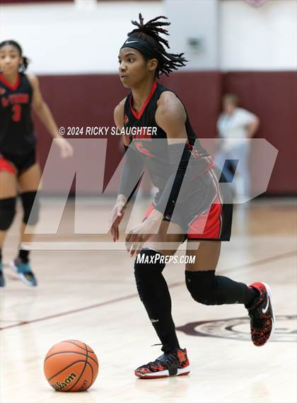 Thumbnail 2 in O'Fallon vs. Alton (IHSA 4A Sectional Semifinal) photogallery.