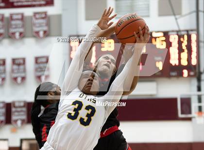 Thumbnail 1 in O'Fallon vs. Alton (IHSA 4A Sectional Semifinal) photogallery.