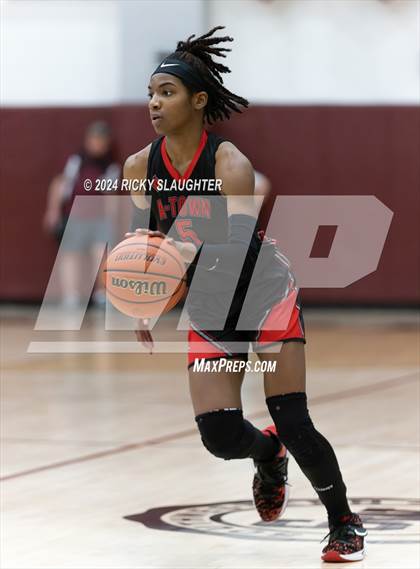 Thumbnail 1 in O'Fallon vs. Alton (IHSA 4A Sectional Semifinal) photogallery.