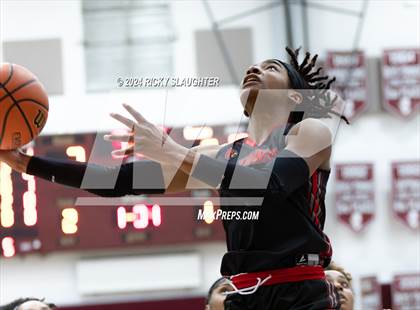 Thumbnail 3 in O'Fallon vs. Alton (IHSA 4A Sectional Semifinal) photogallery.