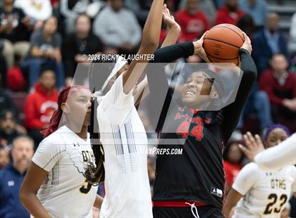 Thumbnail 2 in O'Fallon vs. Alton (IHSA 4A Sectional Semifinal) photogallery.