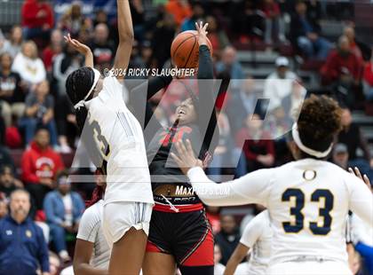 Thumbnail 3 in O'Fallon vs. Alton (IHSA 4A Sectional Semifinal) photogallery.