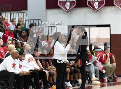 Thumbnail 2 in O'Fallon vs. Alton (IHSA 4A Sectional Semifinal) photogallery.