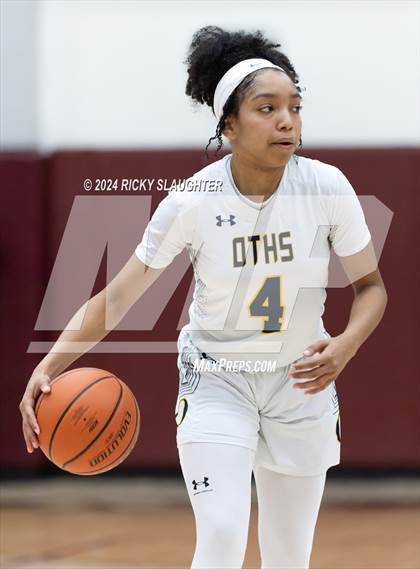 Thumbnail 1 in O'Fallon vs. Alton (IHSA 4A Sectional Semifinal) photogallery.