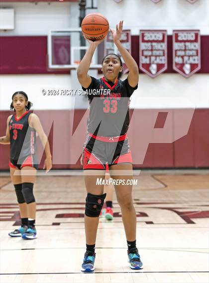 Thumbnail 2 in O'Fallon vs. Alton (IHSA 4A Sectional Semifinal) photogallery.