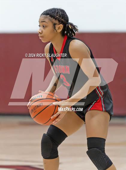 Thumbnail 1 in O'Fallon vs. Alton (IHSA 4A Sectional Semifinal) photogallery.