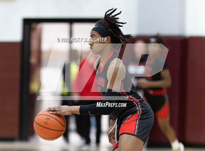 Thumbnail 2 in O'Fallon vs. Alton (IHSA 4A Sectional Semifinal) photogallery.
