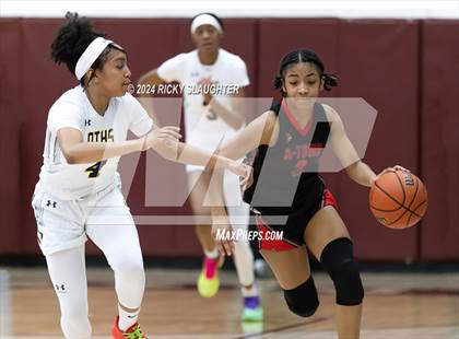 Thumbnail 2 in O'Fallon vs. Alton (IHSA 4A Sectional Semifinal) photogallery.
