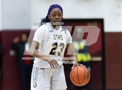 Thumbnail 2 in O'Fallon vs. Alton (IHSA 4A Sectional Semifinal) photogallery.