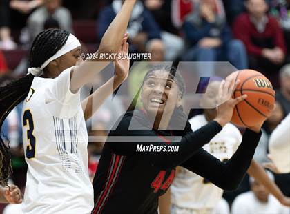 Thumbnail 1 in O'Fallon vs. Alton (IHSA 4A Sectional Semifinal) photogallery.