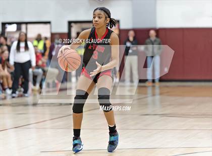 Thumbnail 2 in O'Fallon vs. Alton (IHSA 4A Sectional Semifinal) photogallery.