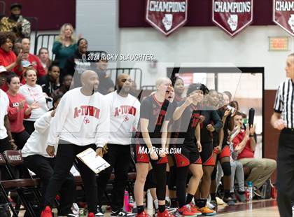 Thumbnail 1 in O'Fallon vs. Alton (IHSA 4A Sectional Semifinal) photogallery.