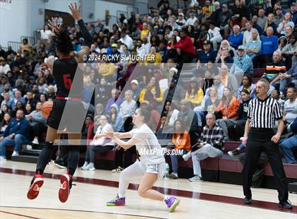 Thumbnail 2 in O'Fallon vs. Alton (IHSA 4A Sectional Semifinal) photogallery.